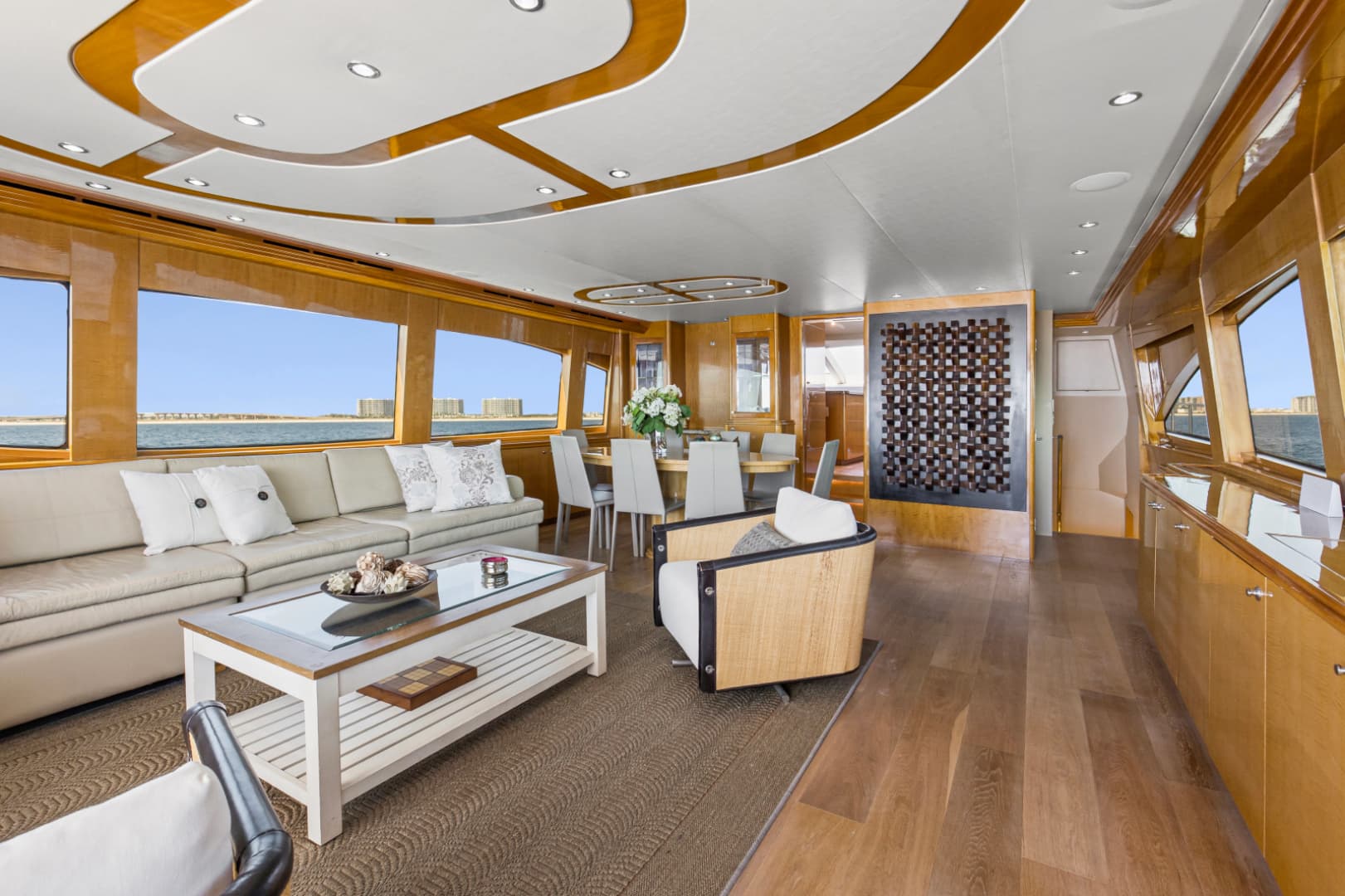 2006 Hatteras 80 Motor Yacht Skylounge