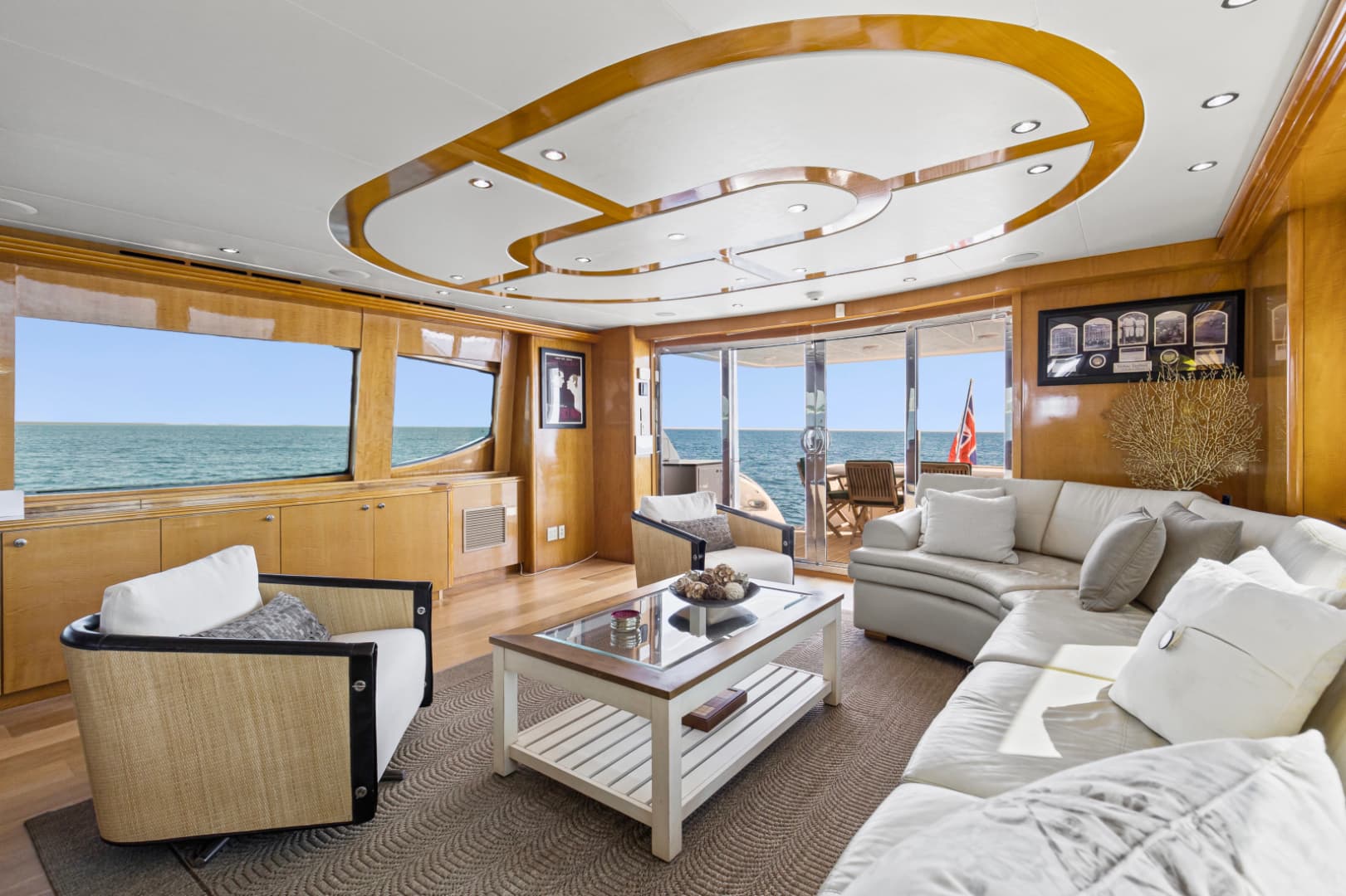 2006 Hatteras 80 Motor Yacht Skylounge