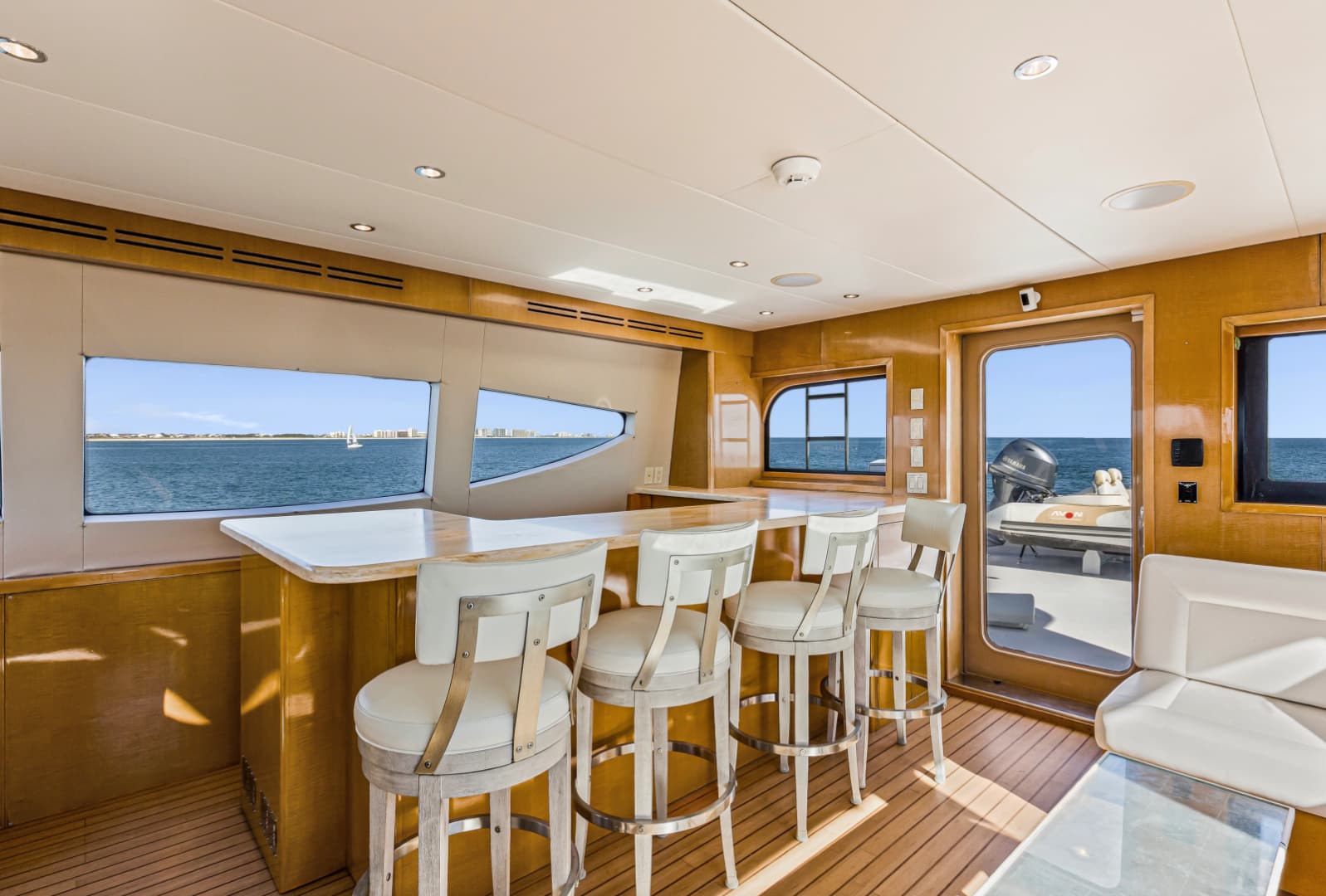 2006 Hatteras 80 Motor Yacht Skylounge