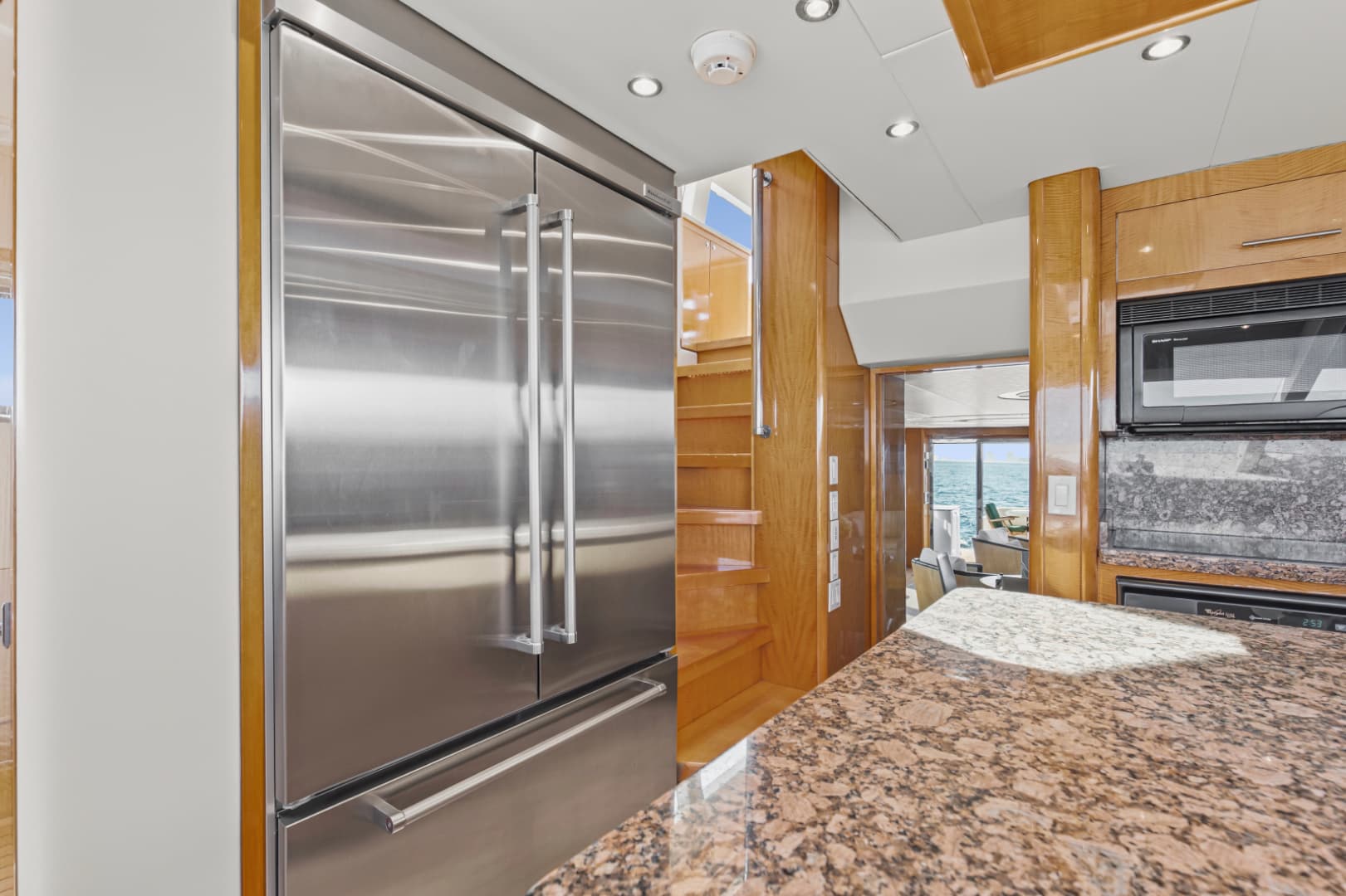 2006 Hatteras 80 Motor Yacht Skylounge