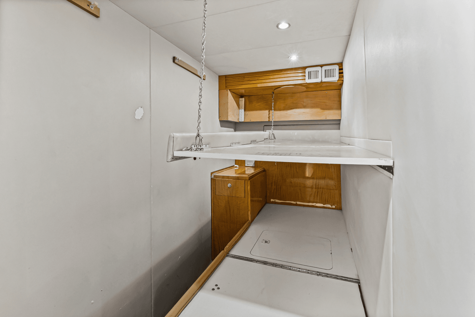 2006 Hatteras 80 Motor Yacht Skylounge