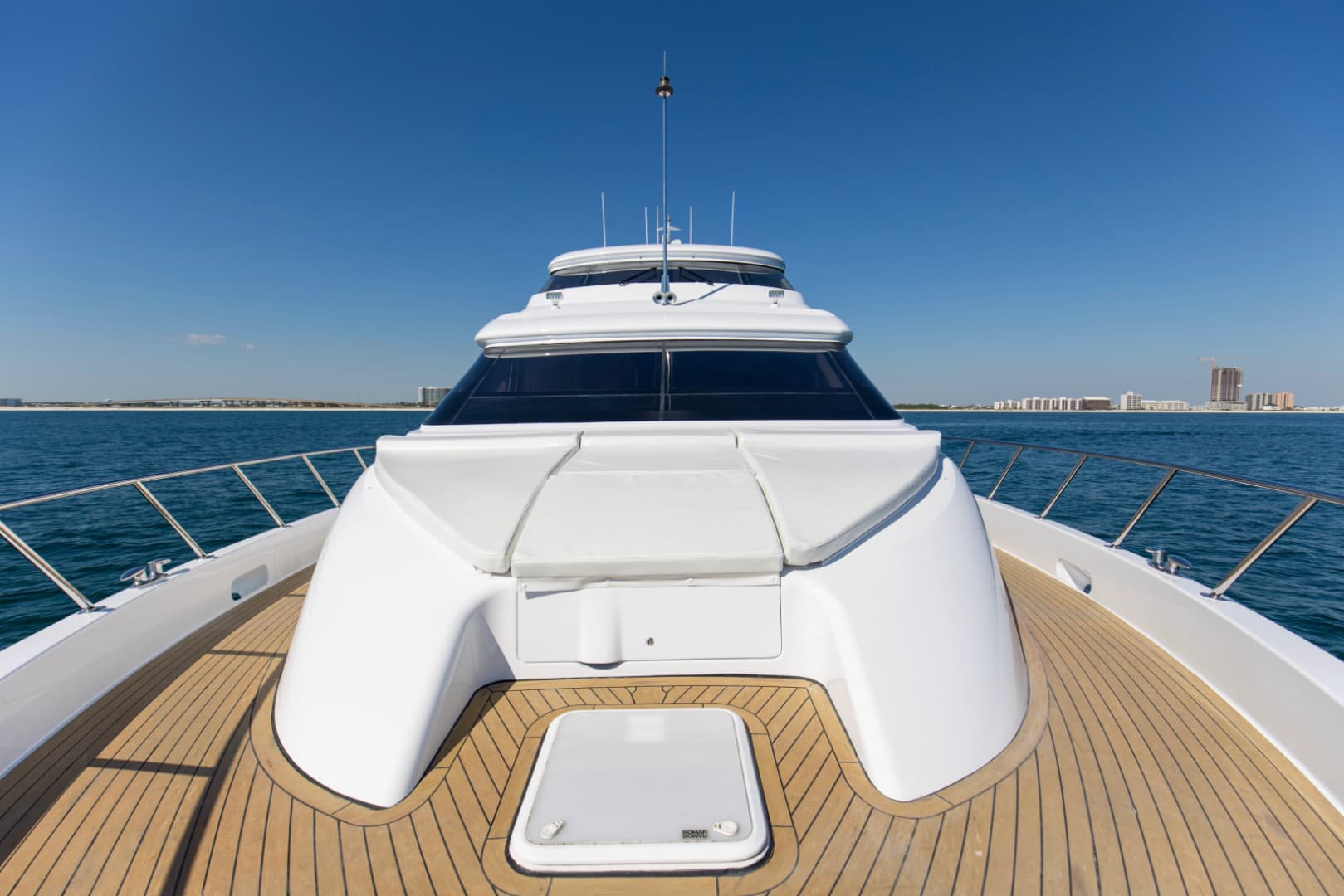 2006 Hatteras 80 Motor Yacht Skylounge