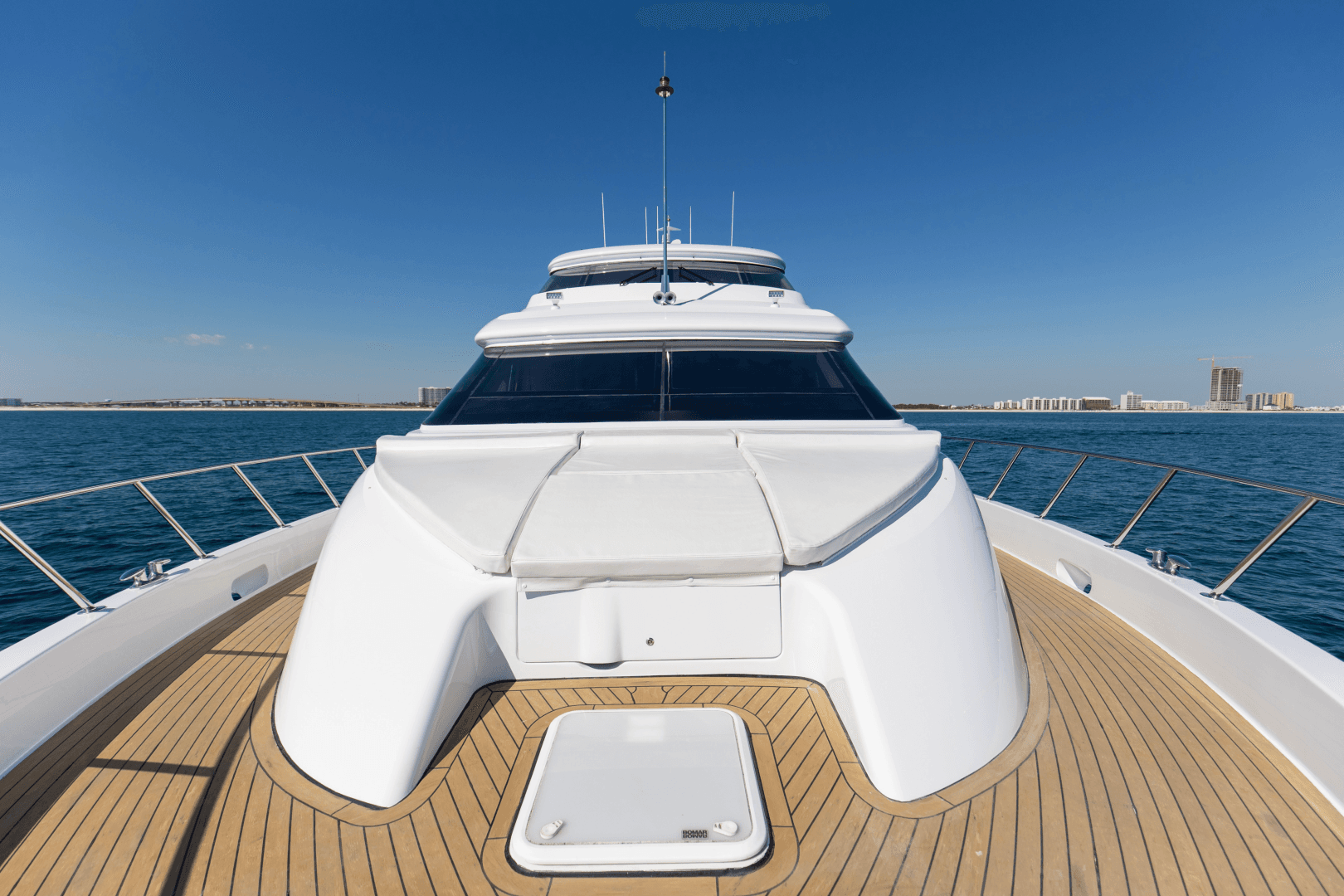 2006 Hatteras 80 Motor Yacht Skylounge