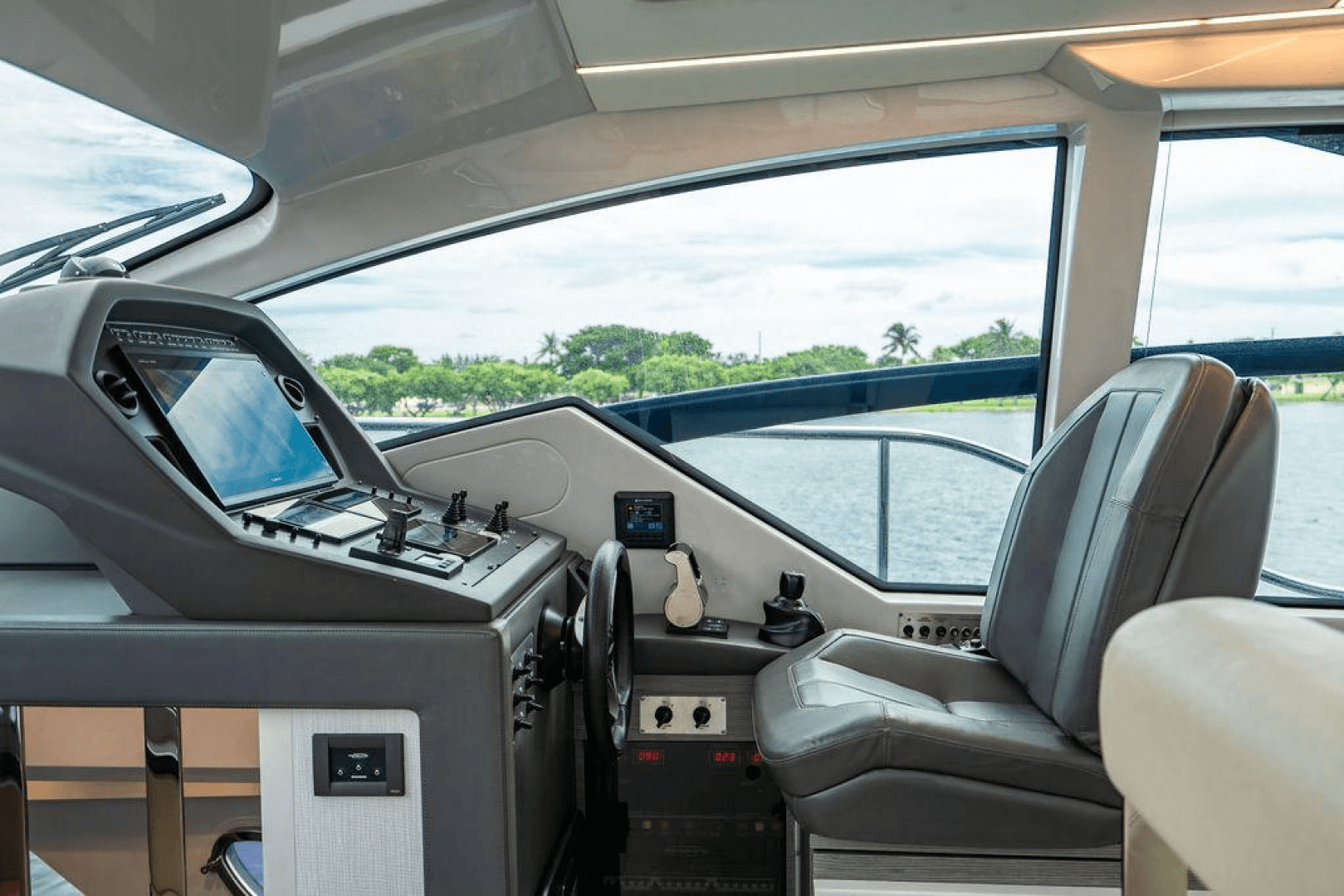 2018 Pershing 5x