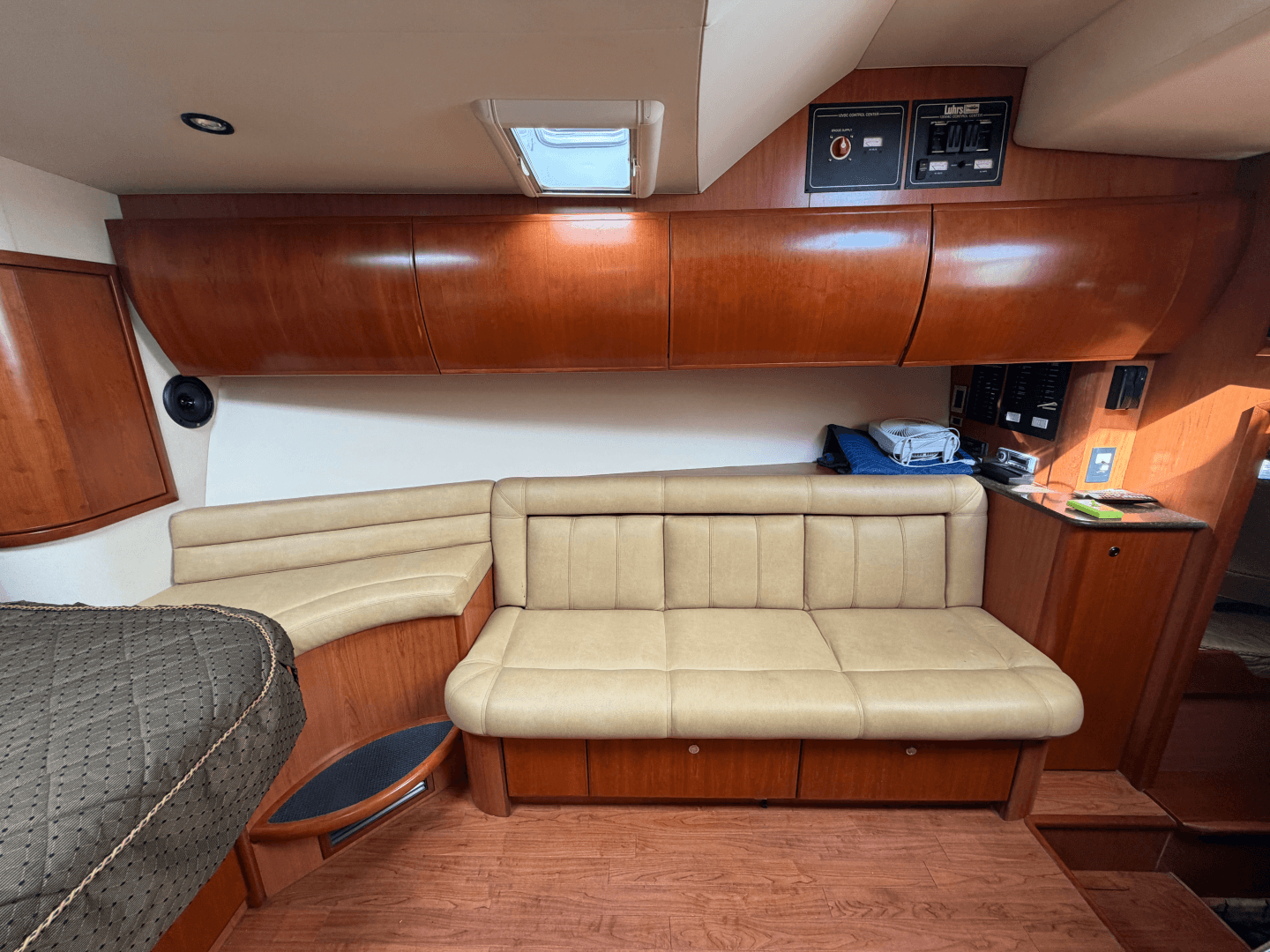 2010 Luhrs 37 OB Canyon Series